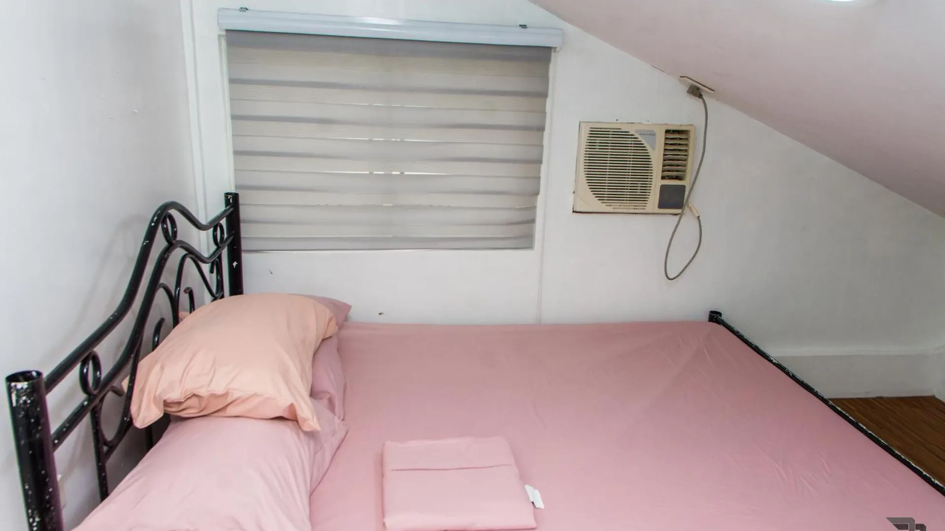 Affordable Up To 15 Pax Near Aqua Planet & Dinosaur Island Villa Angeles 0*,  Filipinler
